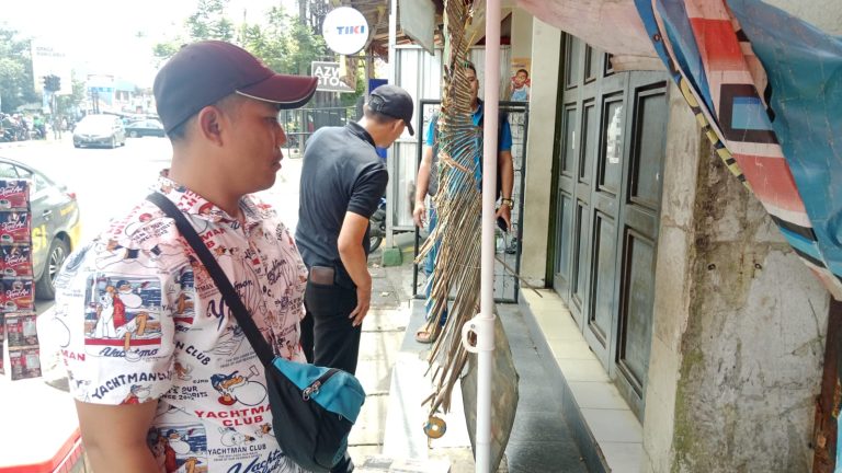 Polsek Bojongloa Kaler Gerak Cepat Sidak Kios di Jalan Pasirkoja, Berantas Obat Keras Ilegal dan Miras Jelang Ramadhan